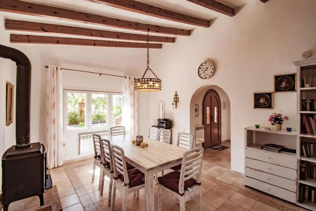 Large 4 Bed Villa With Own Garden, Pool & Hot Tub Cala Murada   Cala Murada (Mallorca)