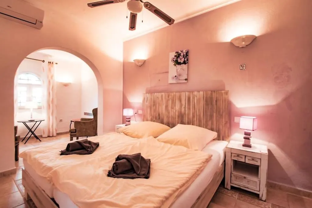Large 4 Bed Villa With Own Garden, Pool & Hot Tub Cala Murada  0*, Cala Murada (Mallorca) Spain