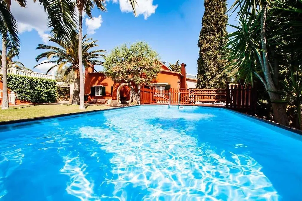 Large 4 Bed Villa With Own Garden, Pool & Hot Tub location
