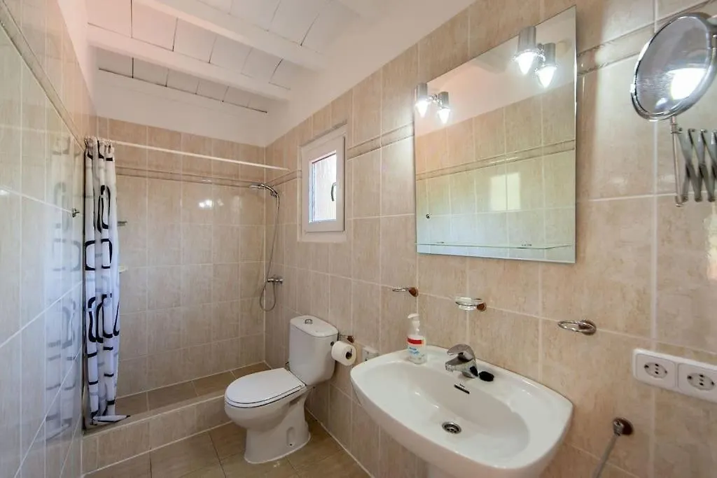 Large 4 Bed Villa With Own Garden, Pool & Hot Tub Cala Murada  Cala Murada (Mallorca)